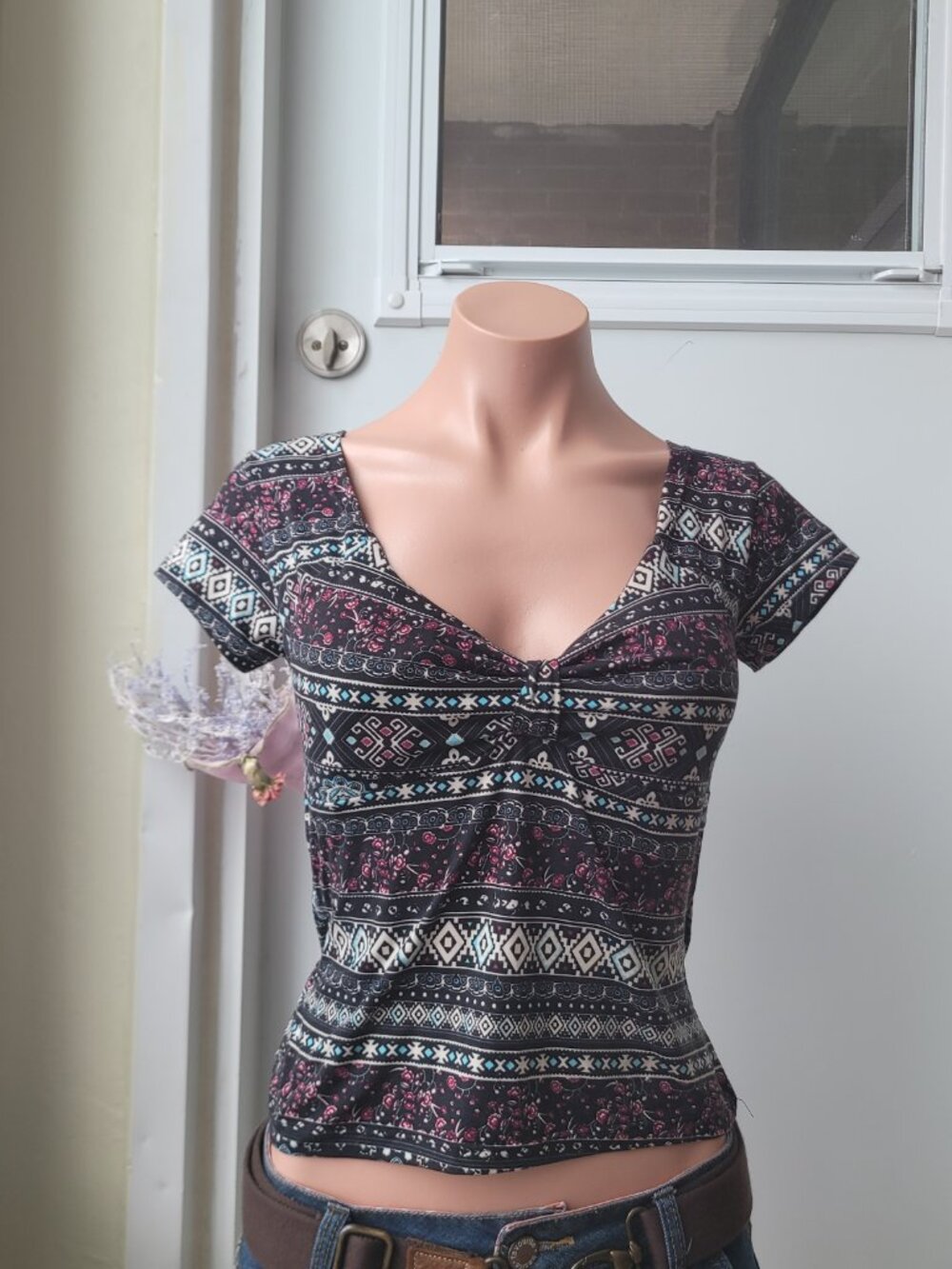 Geometric Print Ribbon Backless Slim Fit T-shirts